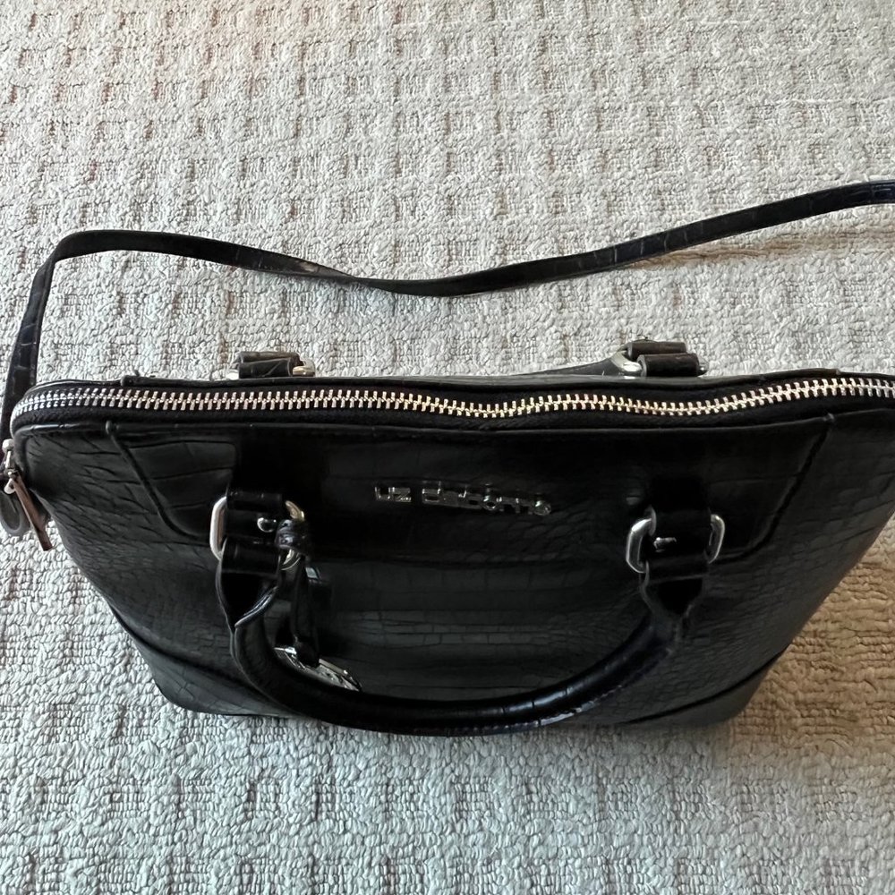 NWOT - Liz Claiborne Domed Satchel with Black Crocodile Pattern - Picture 3 of 8